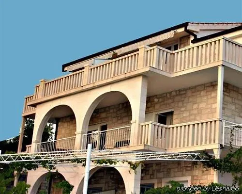 Villa Pape Traù 0*,  Croazia