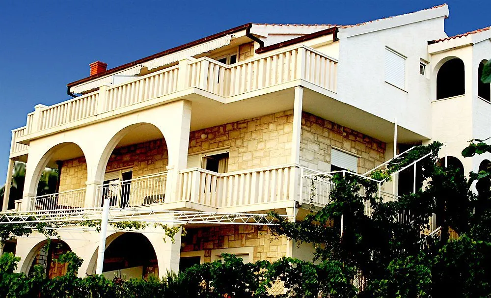 Villa Pape Traù